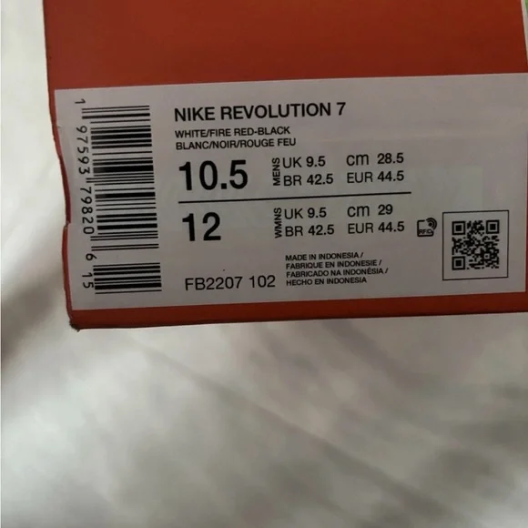 Nike White and Red Athletic Shoes men’s running shoe revolution - Picture 8 of 11